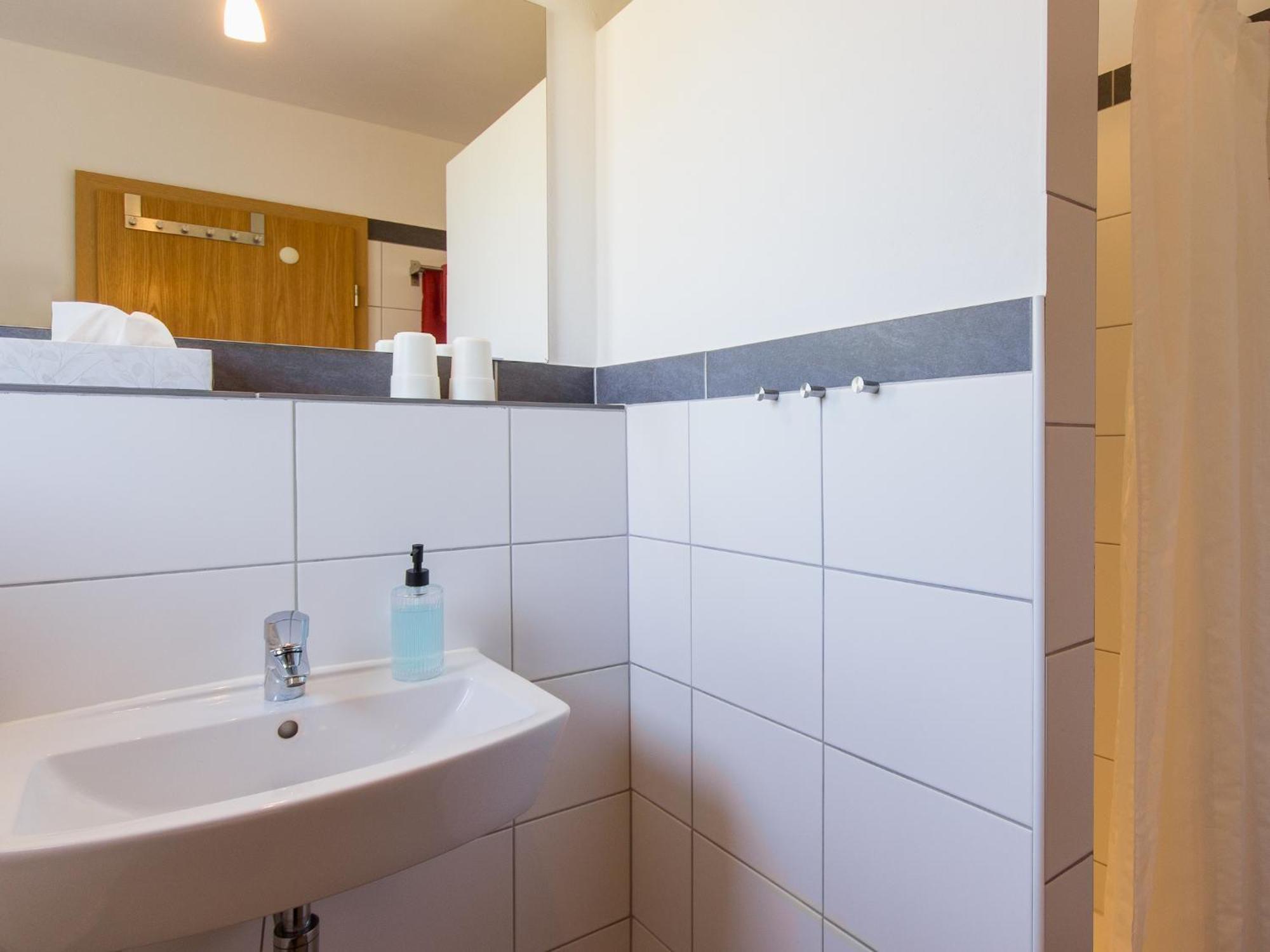 Ferienhaus Schwaab-Scherr, Genau Zwischen Bernkastel-Kues Und Traben-Trarbach, Mit Kostenlosem Oepnv-Ticket Fuer Bus Und Bahn, Parkplaetzen Und Fahrradgarage Erden المظهر الخارجي الصورة