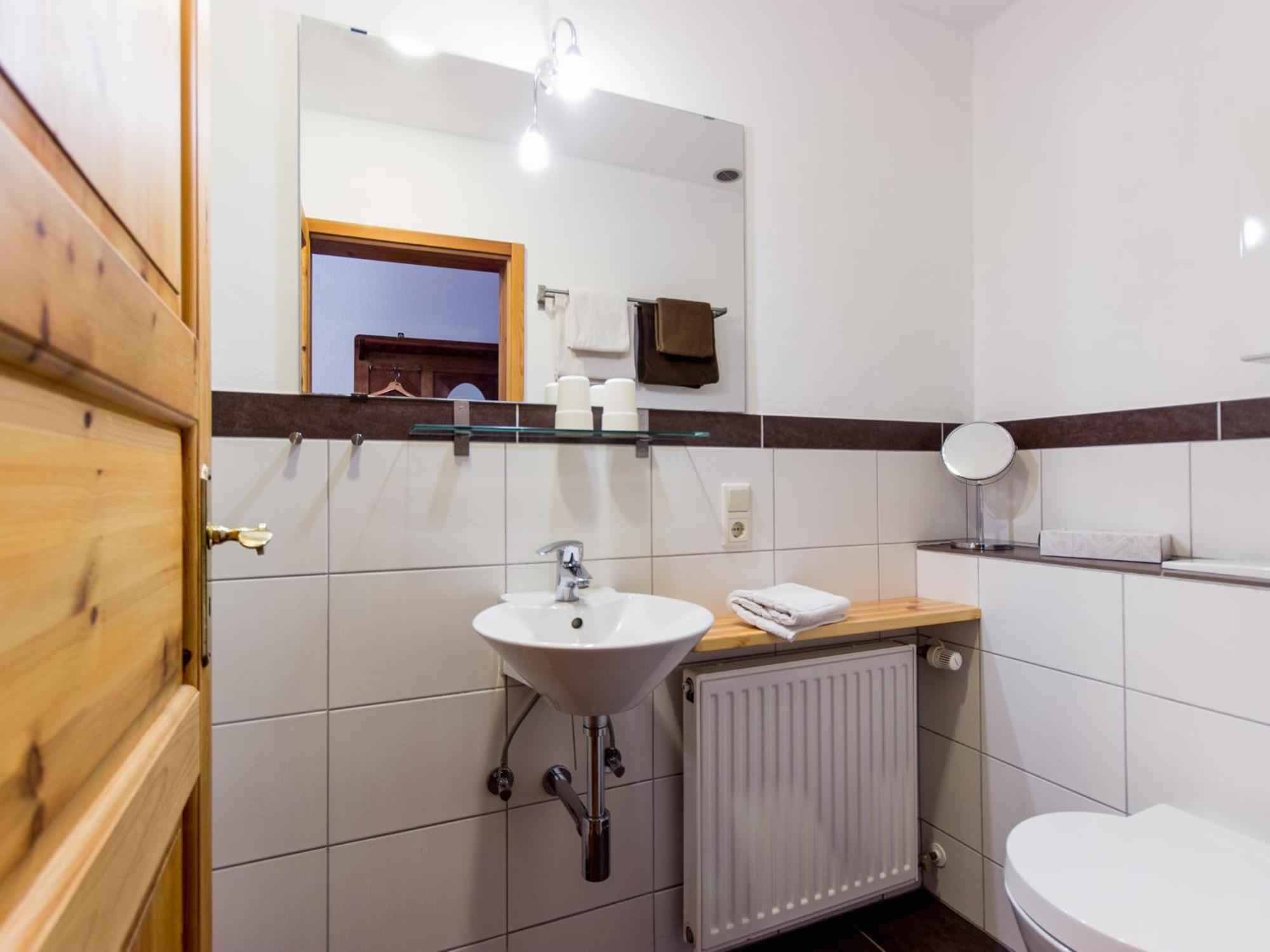 Ferienhaus Schwaab-Scherr, Genau Zwischen Bernkastel-Kues Und Traben-Trarbach, Mit Kostenlosem Oepnv-Ticket Fuer Bus Und Bahn, Parkplaetzen Und Fahrradgarage Erden المظهر الخارجي الصورة