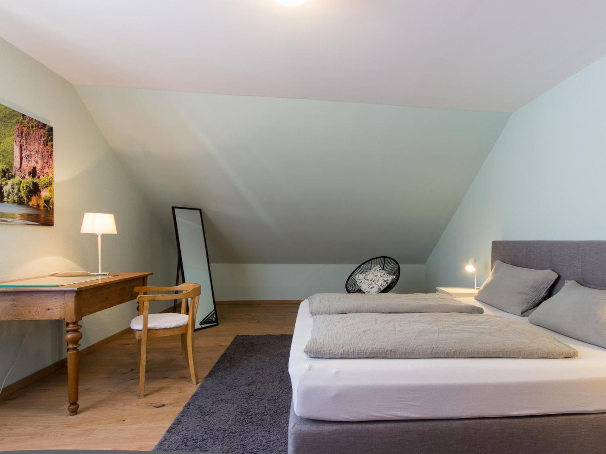 Ferienhaus Schwaab-Scherr, Genau Zwischen Bernkastel-Kues Und Traben-Trarbach, Mit Kostenlosem Oepnv-Ticket Fuer Bus Und Bahn, Parkplaetzen Und Fahrradgarage Erden المظهر الخارجي الصورة