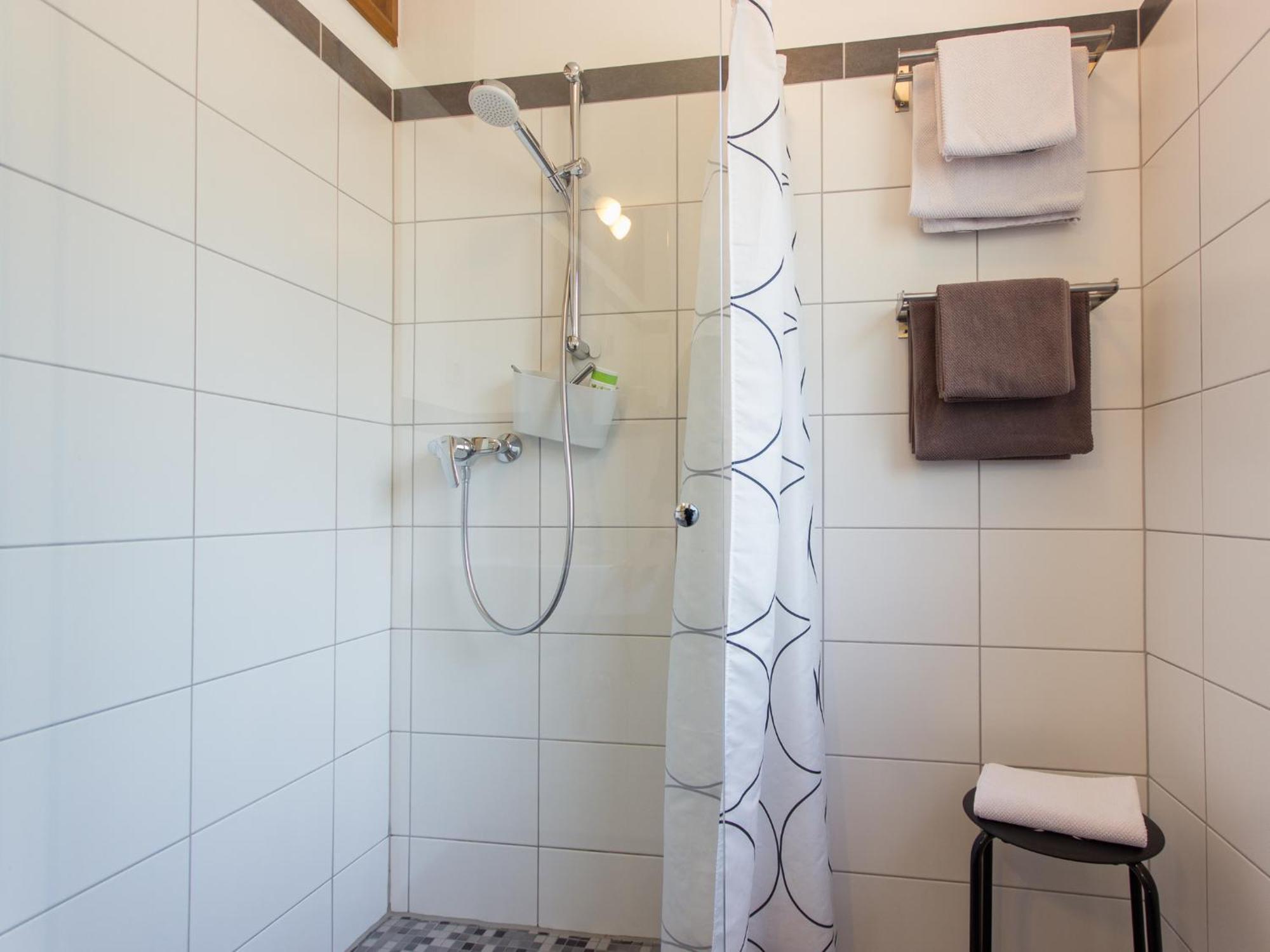 Ferienhaus Schwaab-Scherr, Genau Zwischen Bernkastel-Kues Und Traben-Trarbach, Mit Kostenlosem Oepnv-Ticket Fuer Bus Und Bahn, Parkplaetzen Und Fahrradgarage Erden المظهر الخارجي الصورة