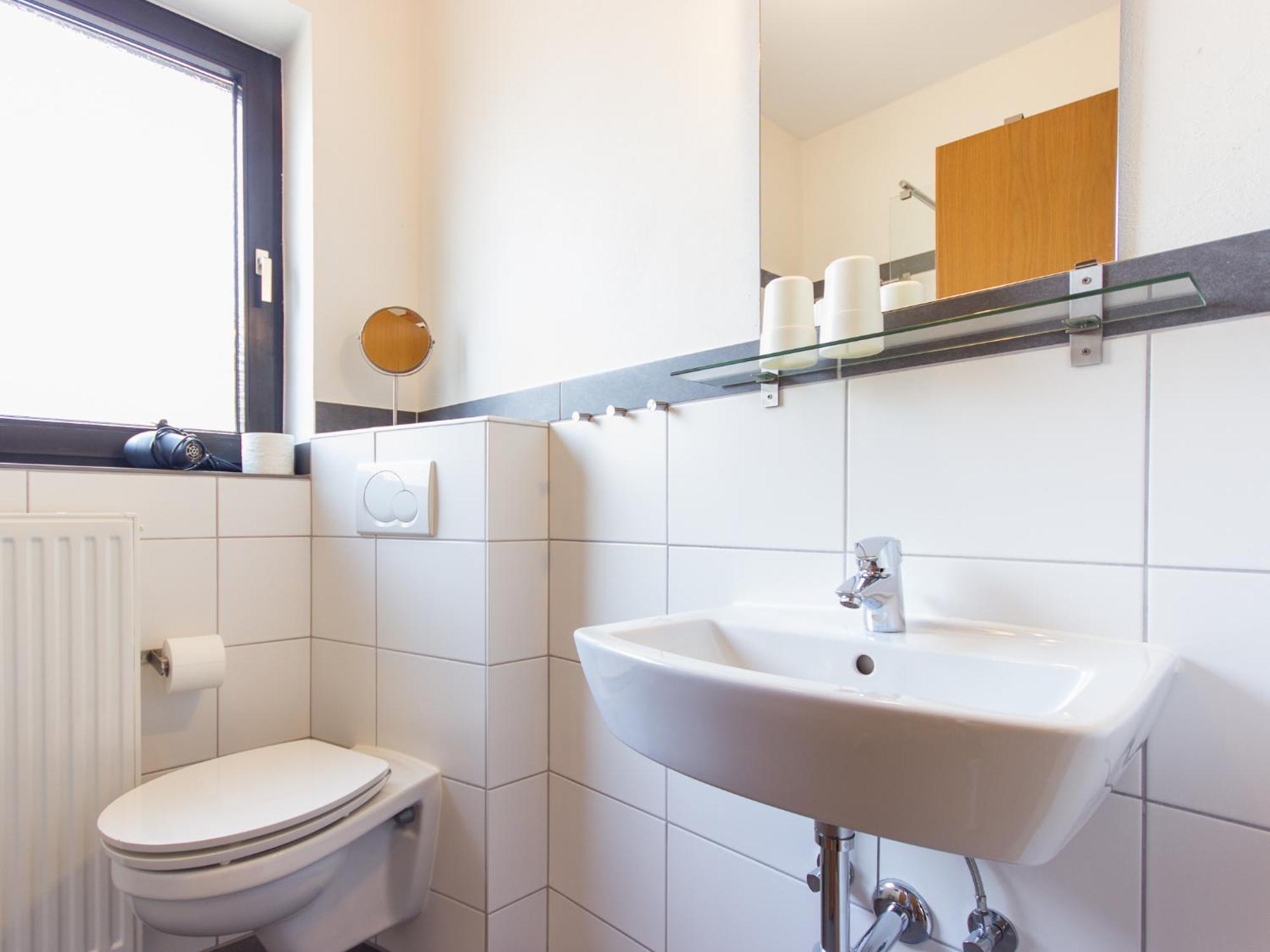 Ferienhaus Schwaab-Scherr, Genau Zwischen Bernkastel-Kues Und Traben-Trarbach, Mit Kostenlosem Oepnv-Ticket Fuer Bus Und Bahn, Parkplaetzen Und Fahrradgarage Erden المظهر الخارجي الصورة