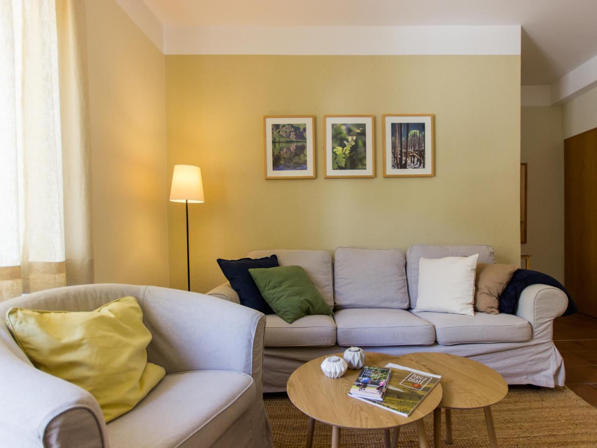 Ferienhaus Schwaab-Scherr, Genau Zwischen Bernkastel-Kues Und Traben-Trarbach, Mit Kostenlosem Oepnv-Ticket Fuer Bus Und Bahn, Parkplaetzen Und Fahrradgarage Erden المظهر الخارجي الصورة