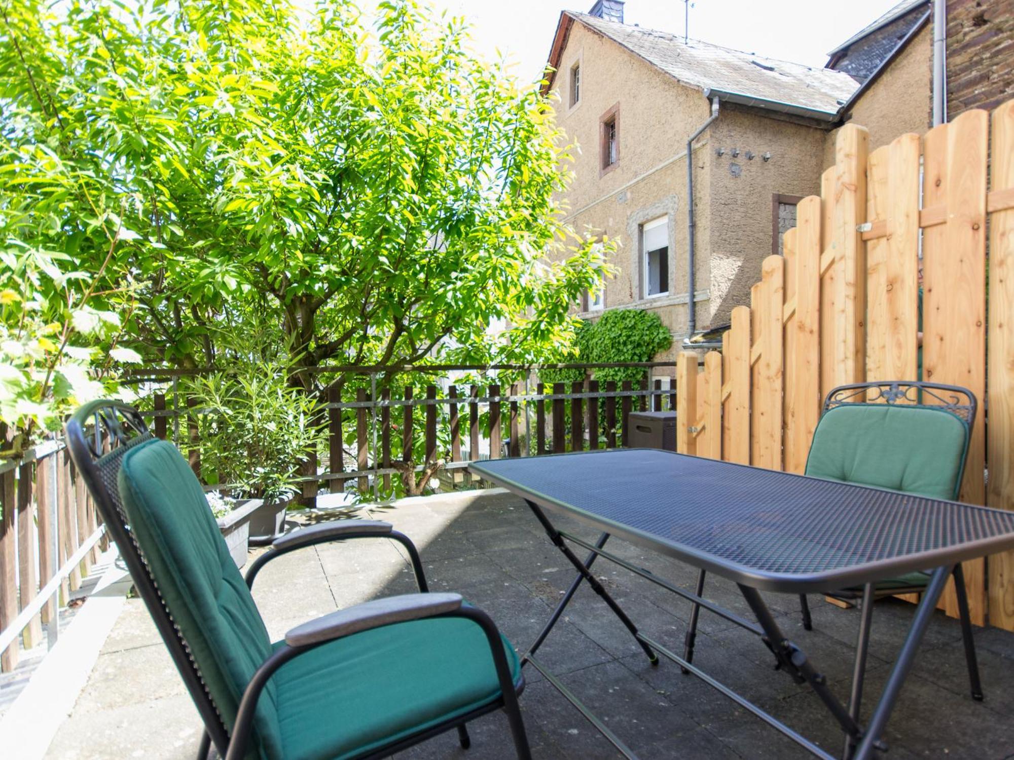 Ferienhaus Schwaab-Scherr, Genau Zwischen Bernkastel-Kues Und Traben-Trarbach, Mit Kostenlosem Oepnv-Ticket Fuer Bus Und Bahn, Parkplaetzen Und Fahrradgarage Erden المظهر الخارجي الصورة